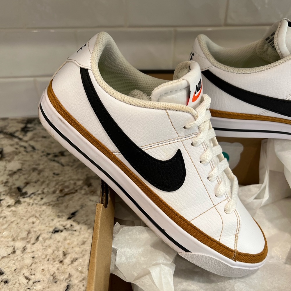 Womans Nike Court legacy Sneaker sz 7.5